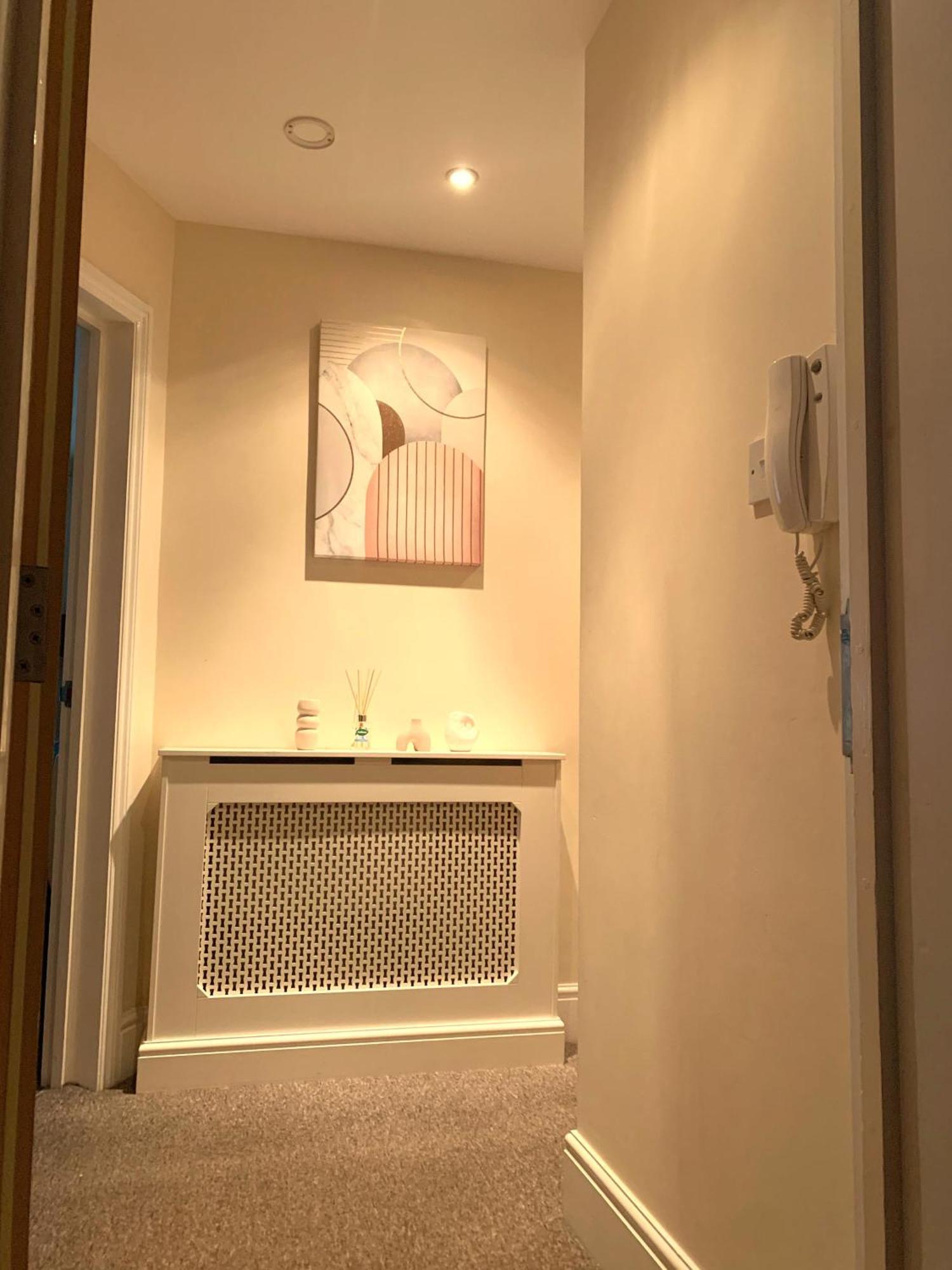 Entire Apartment Tonbridge Centre ภายนอก รูปภาพ