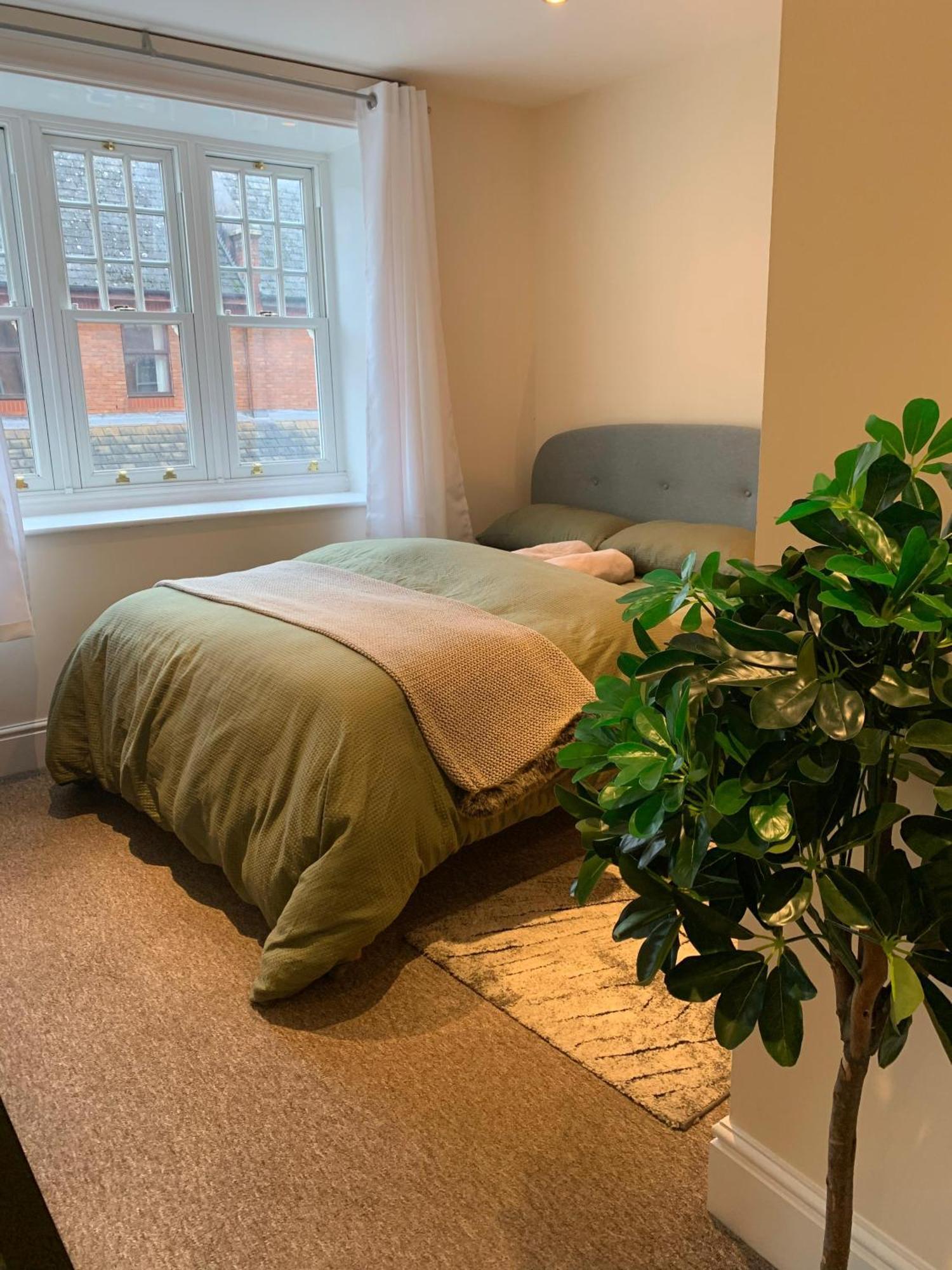 Entire Apartment Tonbridge Centre ภายนอก รูปภาพ